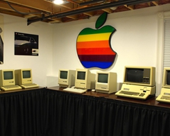 Teen Sells Beloved Apple Collection to Keep Museum Dream Alive