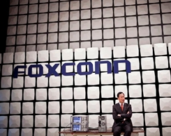 Foxconn Chairman Says Trump Should Pay to Get iPhone Made in USA