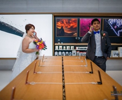 Apple-loving Couple Snap Dream Wedding Photos at Apple Store