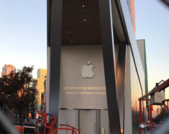 Apple has Posted Obvious Logos in Apple Store of Brookyln