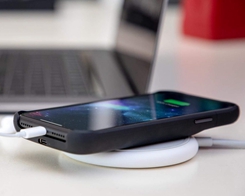 Mophie’s New iPhone Case Charges your Phone without Taking Up the Lightning Port