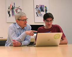 Apple's Tim Cook Meets WWDC 2019 Scholarship Winner