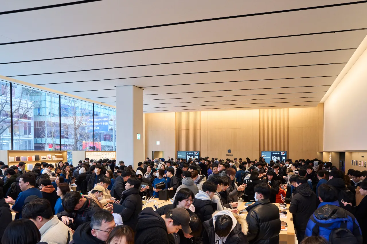 Apple Hongdae Store Opens in South Korea; Gallery and Details