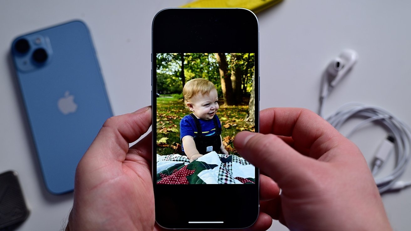 Deleted Images Haunt iPhone Users in Photos for iOS 17.5