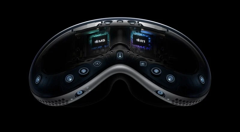  Apple Vision Pro Used in World-First Cataract Surgery