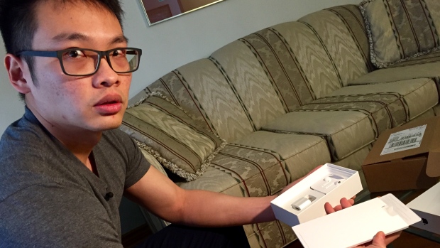 Canadian Couple Shocked After Receiving Empty iPhone Box