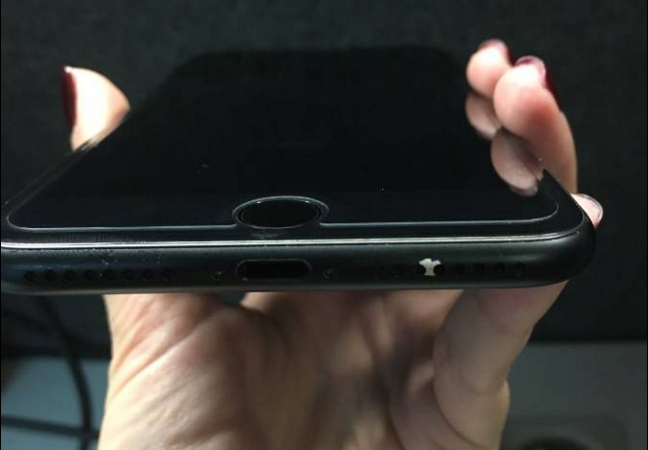 Some Matte Black iPhone 7 Units Have Paint Chipping Issues