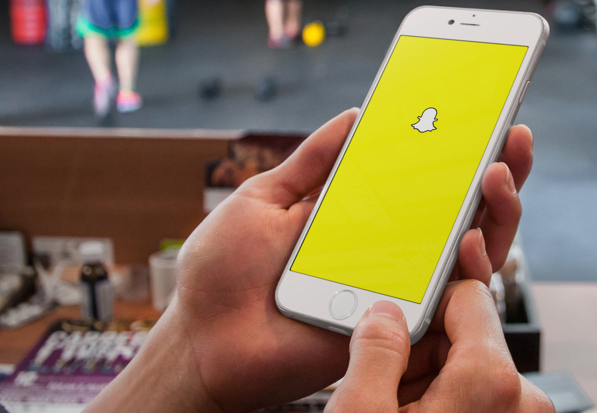 Snapchat for iOS Gains New Bitmoji Widget for Messaging Friends Faster
