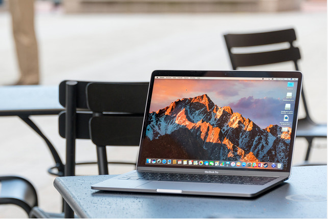 Apple Seen Upgrading Laptops Amid Microsoft Surface Threat
