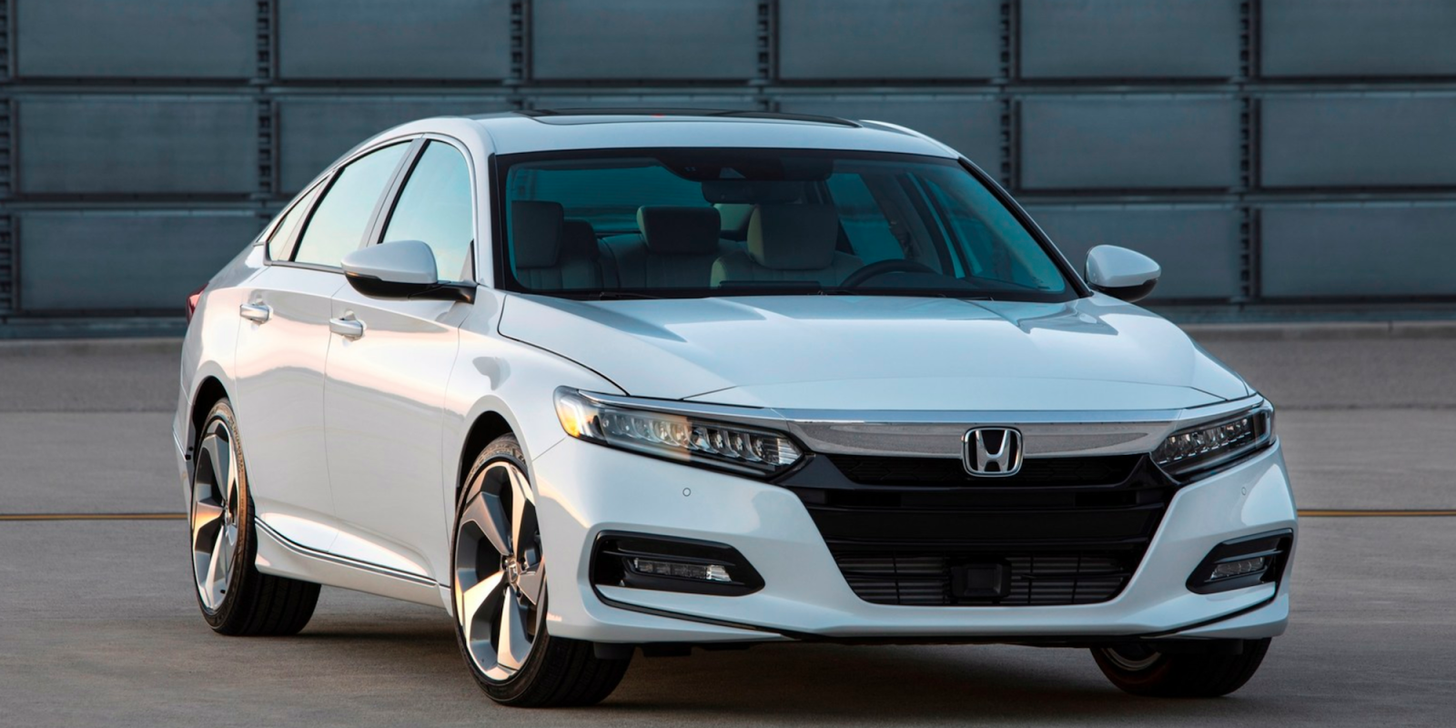 Apple CarPlay Included in 2018 Honda Accord 2.0T Available on This Fall