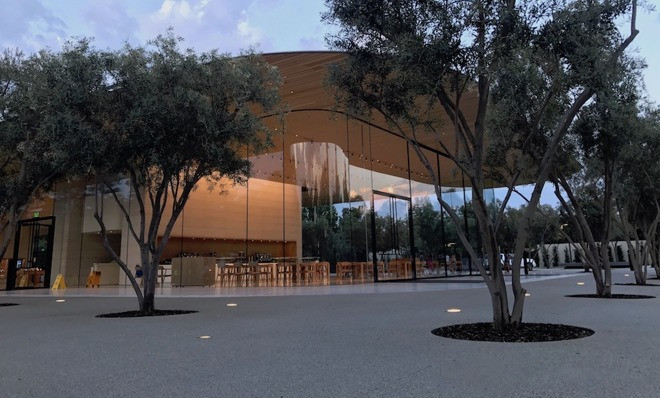 Apple Park Visitors Center Complete, Slated to Open Before End of 2017