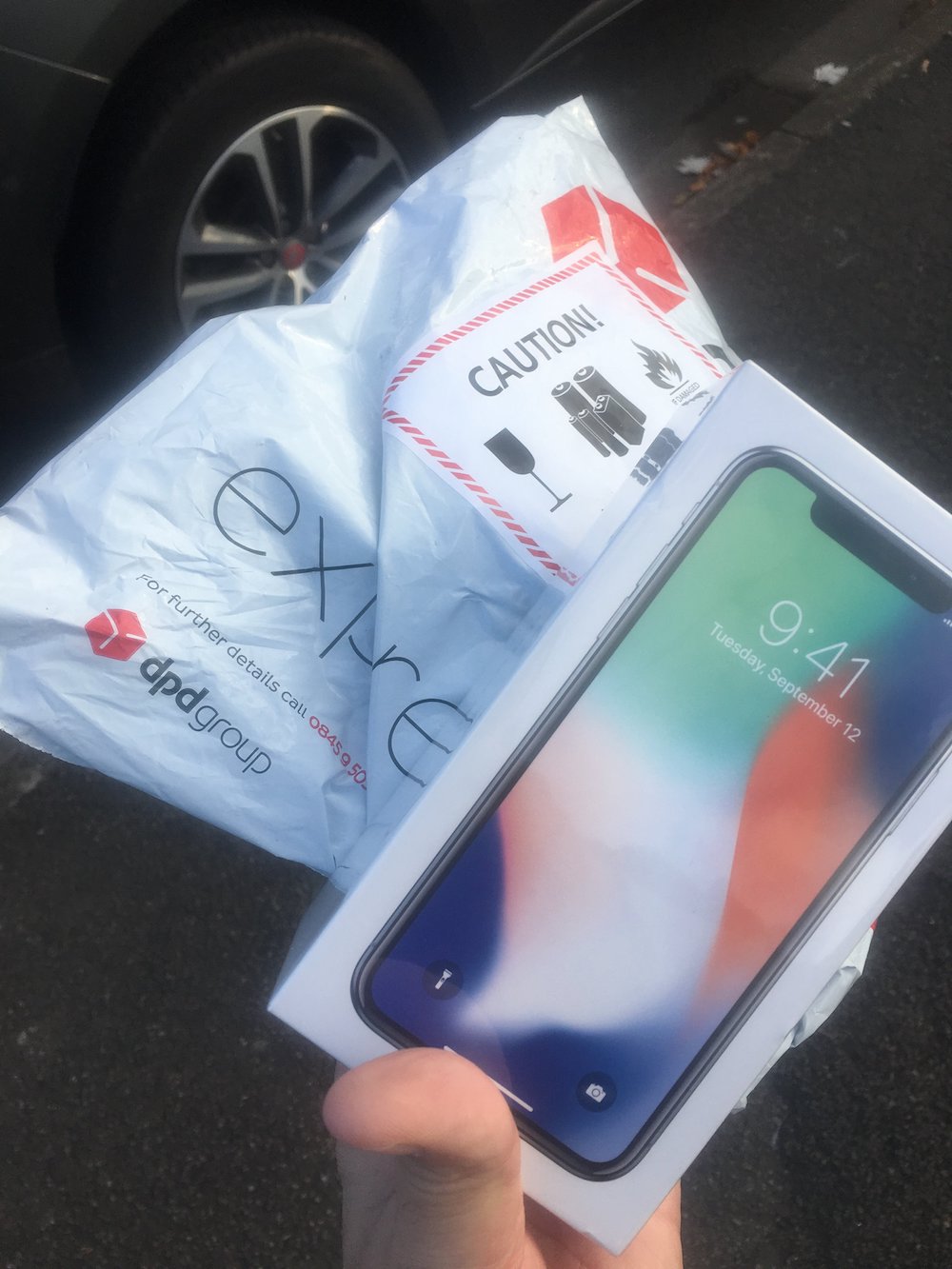 Customer Receives iPhone X Pre-order Early Due to Courier Blunder