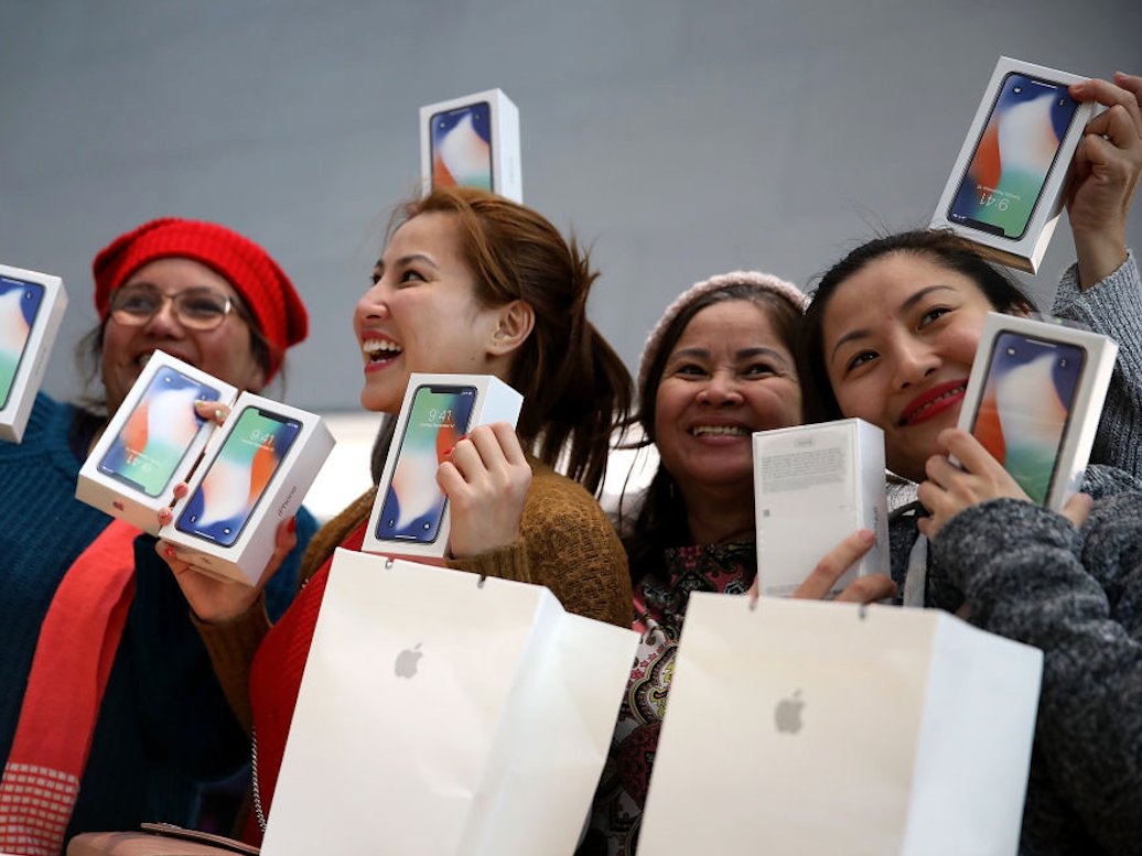 iPhone Sales Could Shrink By 17% If Apple Doesn't Make A Drastic Change to Its Business