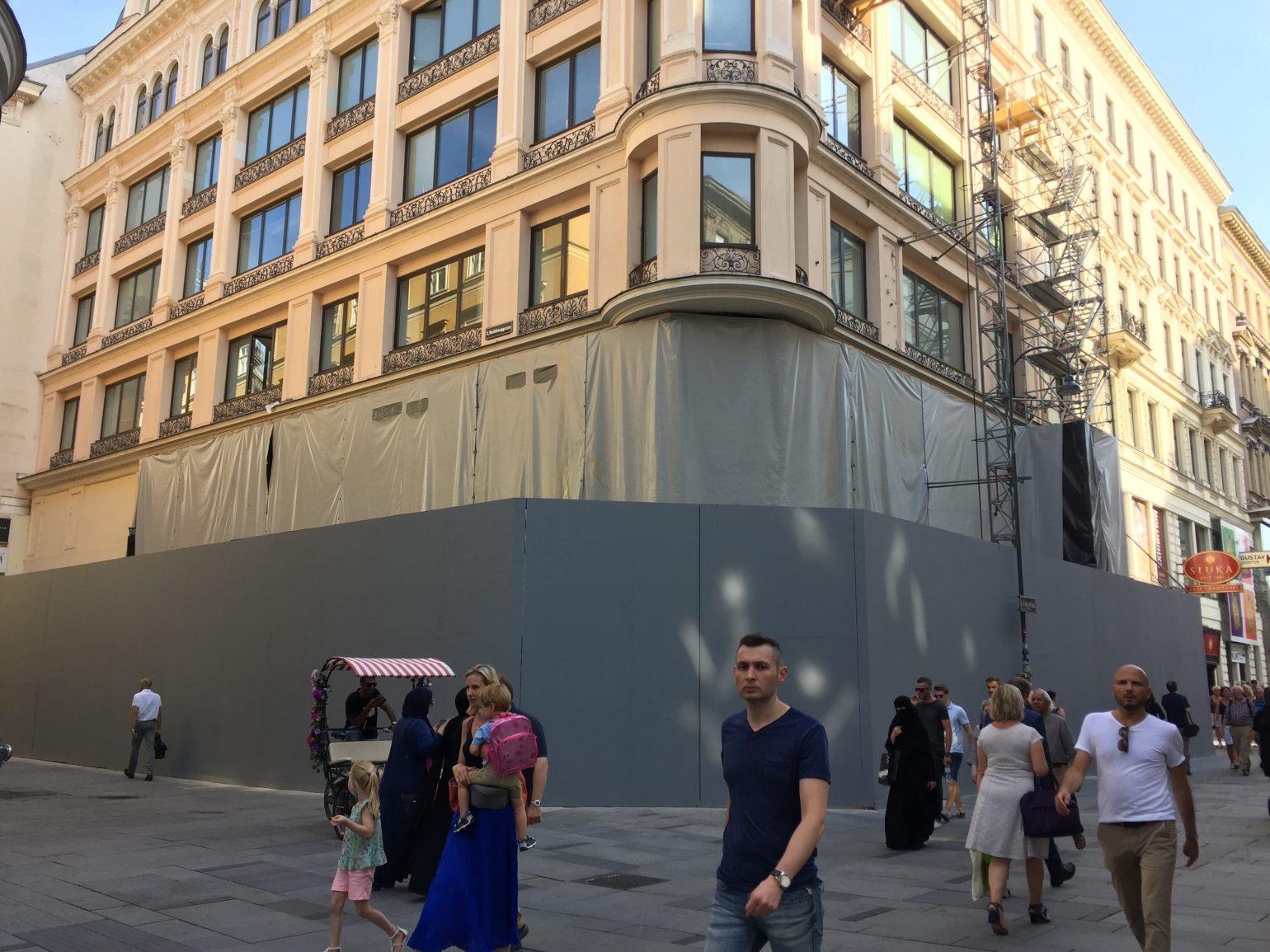 Apple’s New Vienna, Austria Store is Nearing Completion From New Photos