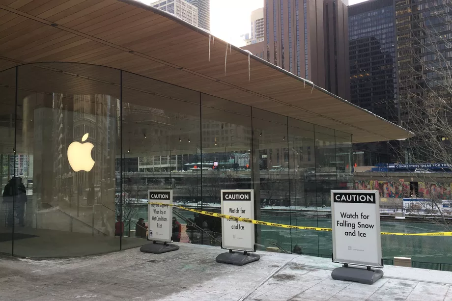 Apple’s Flagship Chicago Retail Store Wasn’t Designed to Handle Snow