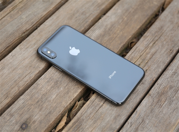 Apple iPhone X Users Are Experiencing Overheating and Data Consumption Issue