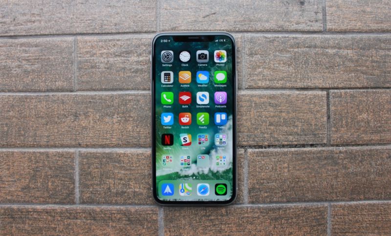 Senator Questions Apple Over Intentional iPhone Slowdowns