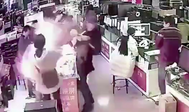 Man Causes Explosion in Chinese Electronics Store By Biting Replacement iPhone Battery