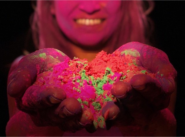 Apple's Cook Uses Photos From India's Holi Festival to Promote iPhone X