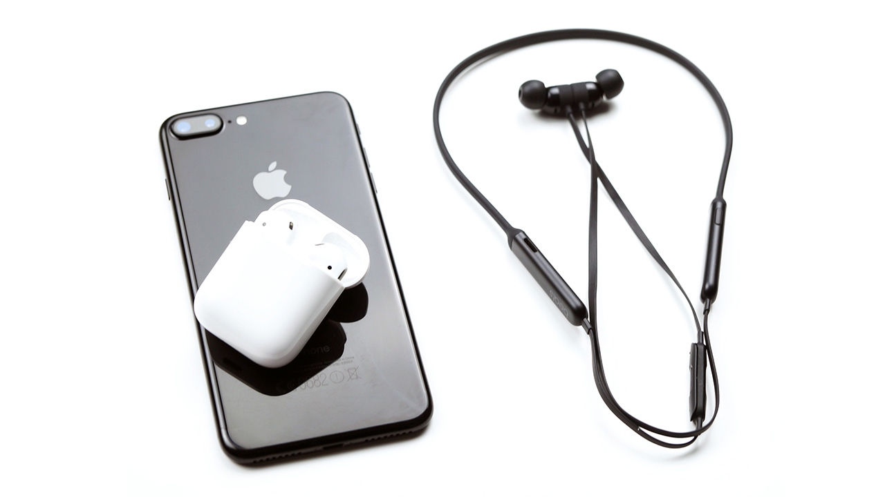 AirPods vs BeatsX: Which is the Best to Buy?
