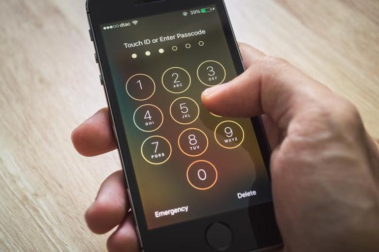 Apple Pushes Back on Hacker's iPhone Passcode Bypass Report [Update: False Alarm]