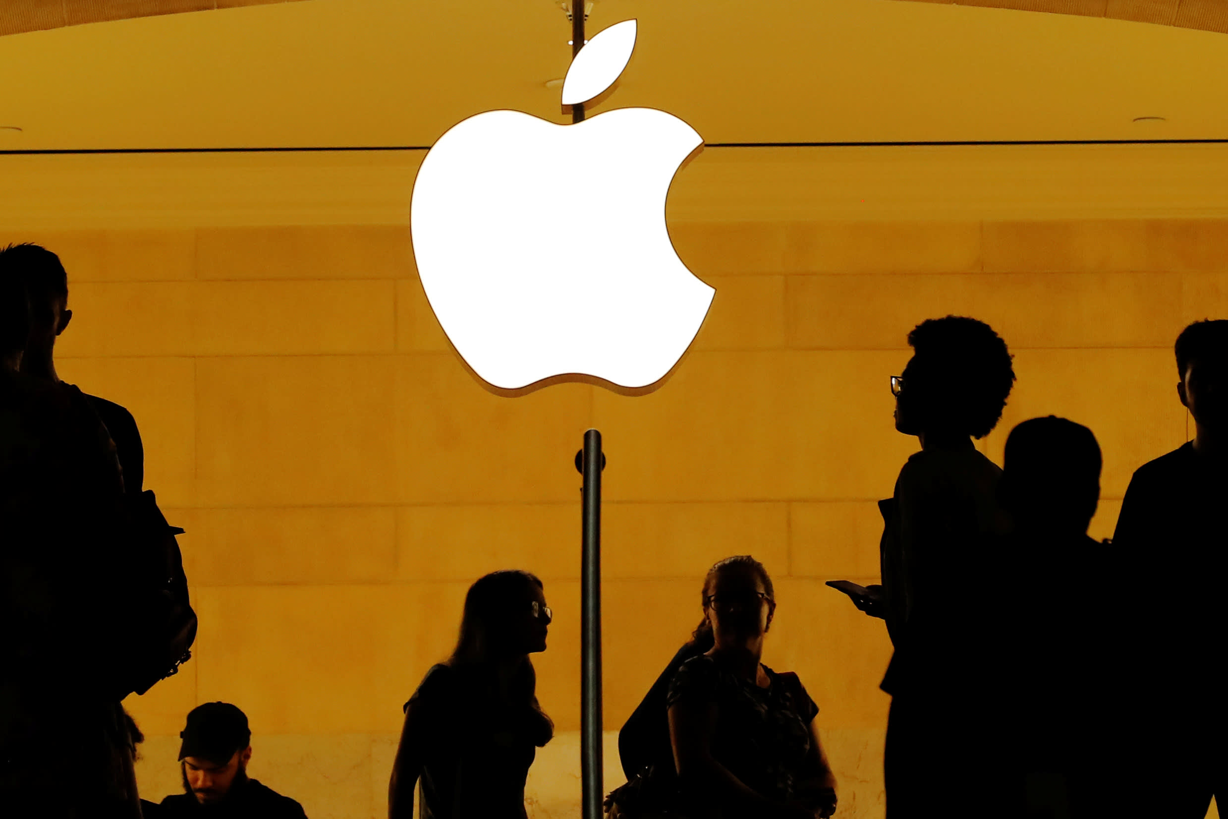 Japan Investigating Apple Over anti-Competitive Behavior