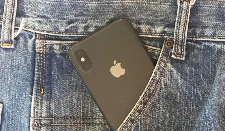 Science Proves Women’s Pockets are too Small for iPhones