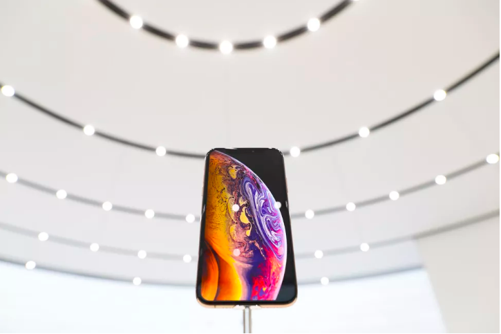 iPhone XS Launch Imminent, Customers Line up at Apple Stores Across the World