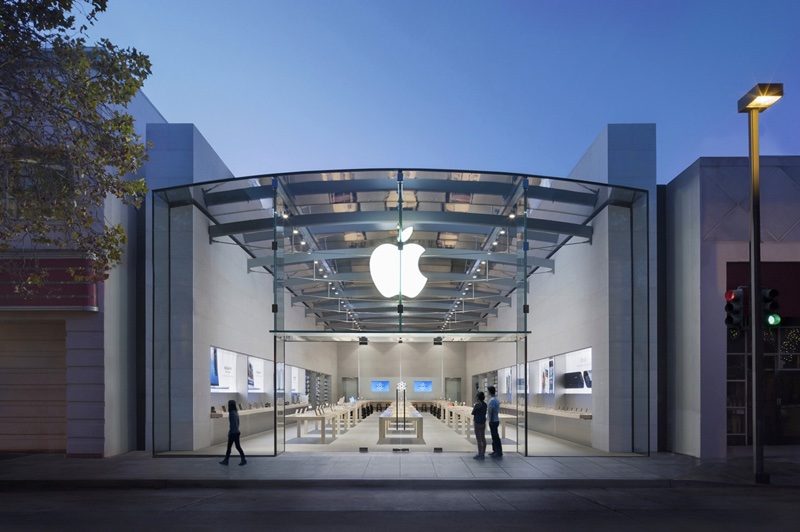Arrest Warrants Issued for 17 People in $1M California Apple Store Theft Ring