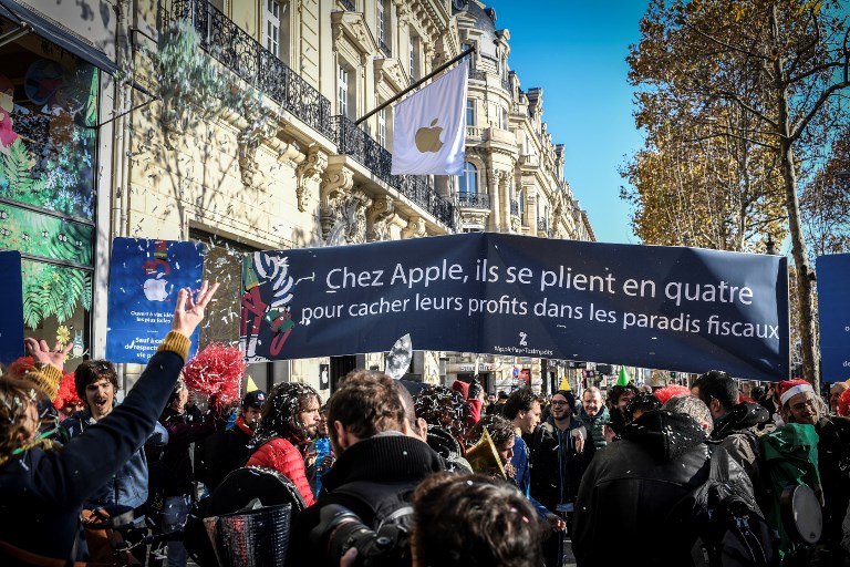 'Apple, Pay your Taxes!': Protest Greets US Tech giant's Champs-Élysées Launch