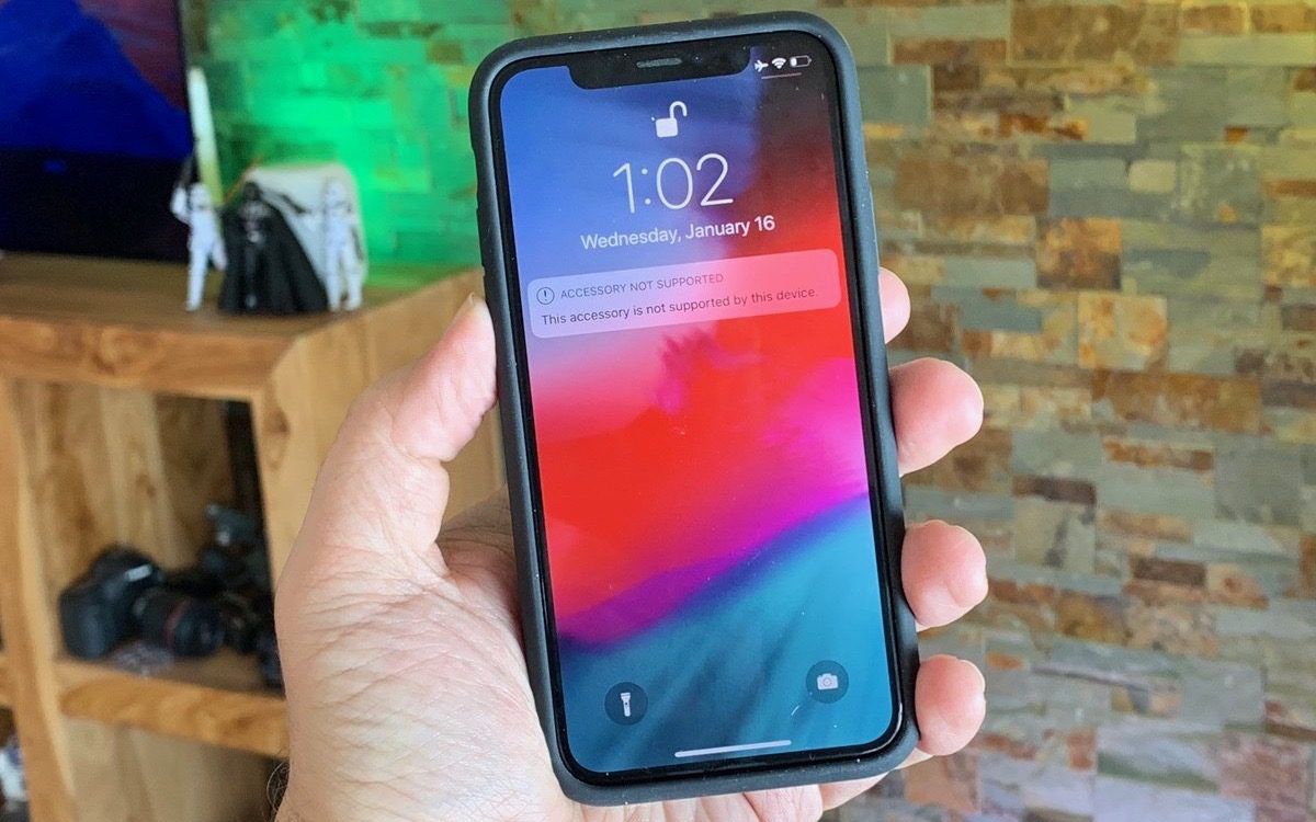 iPhone XS Smart Battery Case Fits iPhone X, but Functionality Blocked by iOS