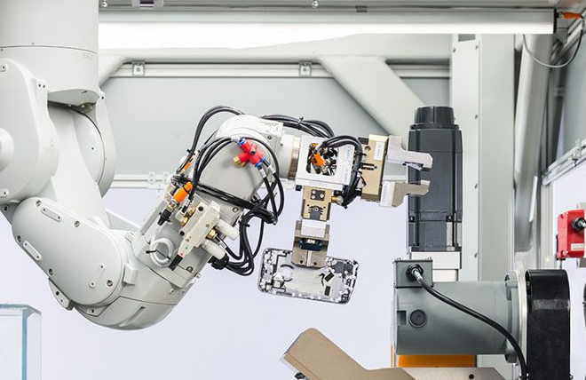 New Apple Lab Uses Robots to Rip Apart Devices for Recycling Materials