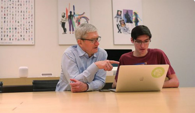 Apple's Tim Cook Meets WWDC 2019 Scholarship Winner