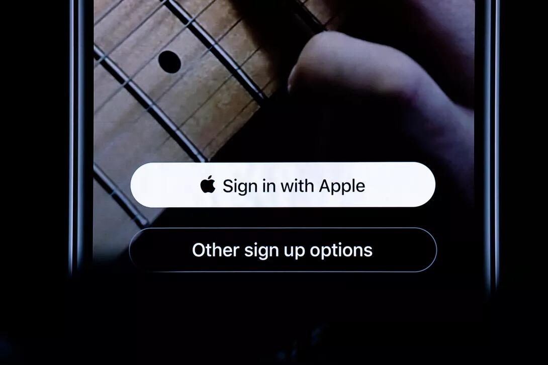 Mobile Google Says Apple's New Sign-In Button Is a Good Idea
