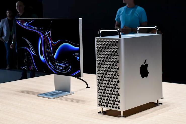 Apple Baits Trump by Saying It Wants to Keep Making Mac Pro in the Us