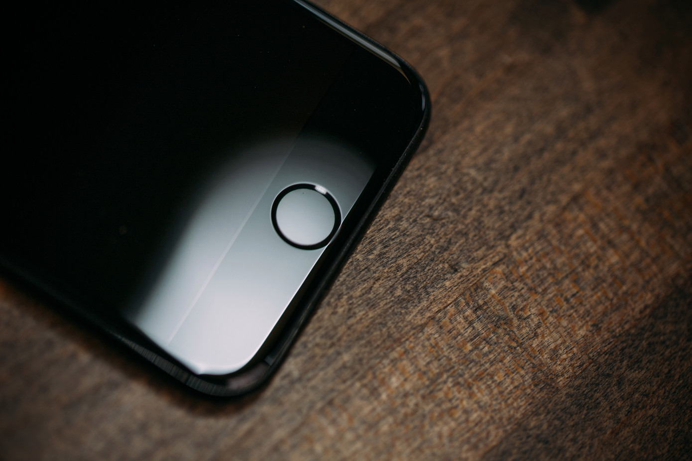 Apple Could Add In-Screen Fingerprint Reader to 2020 iPhone