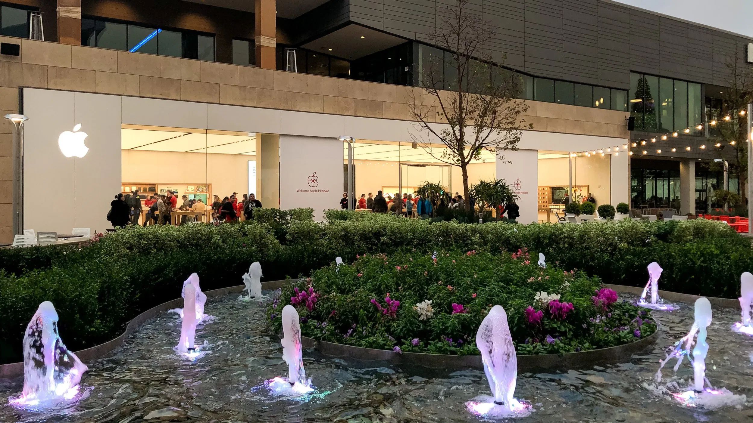 All-new Apple Hillsdale Reopens in San Mateo
