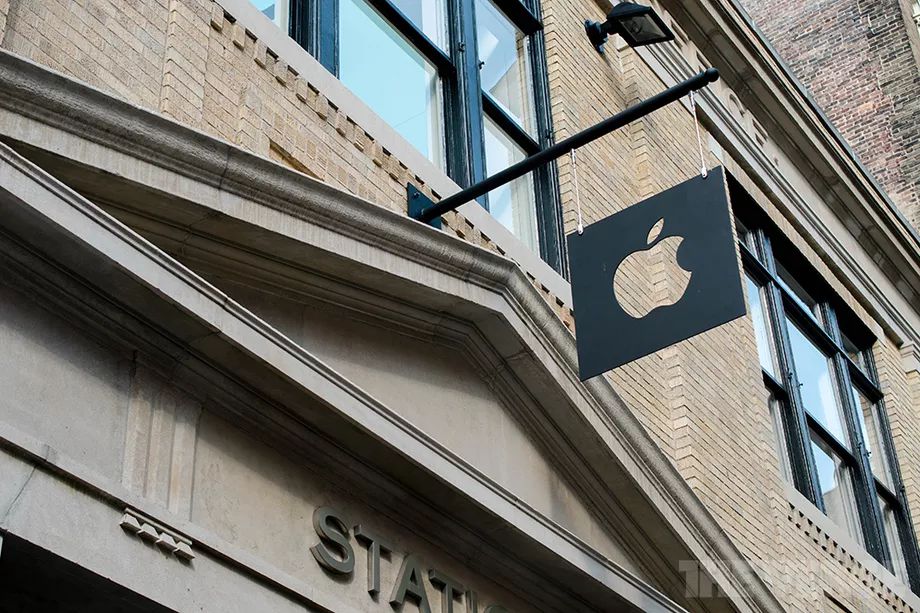 Apple Just Temporarily Closed all 53 Stores in California and Over a Dozen in London